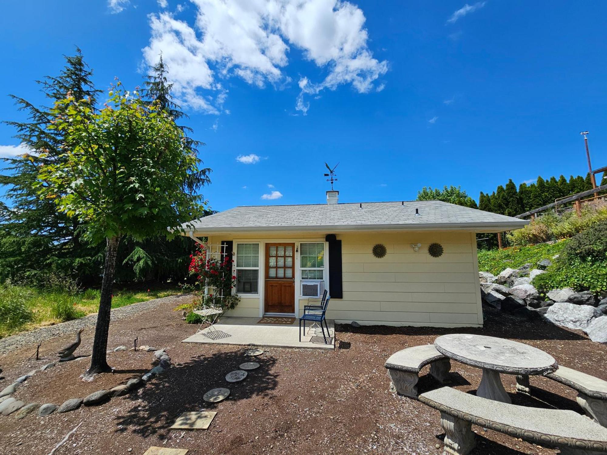 Charming, Private Cottage In Myrtle Creek Exterior photo